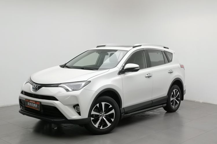 Toyota RAV4 2017 Toyota RAV4 2017 صورة سيارة