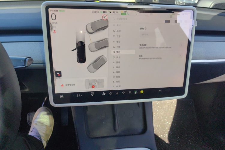 Tesla Model Y 2023 #13 Tesla Model Y 2023 car image #13