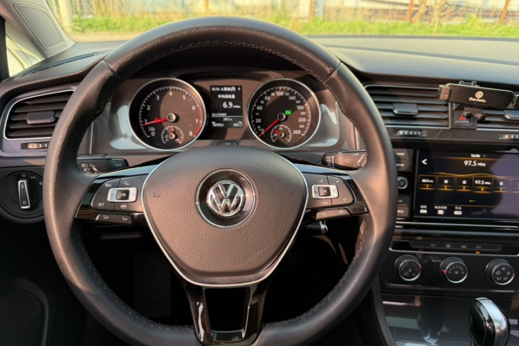 Volkswagen Golf 2019 #14 Volkswagen Golf 2019 car image #14