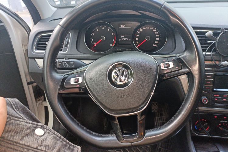 Volkswagen Lavida 2017 car image #15