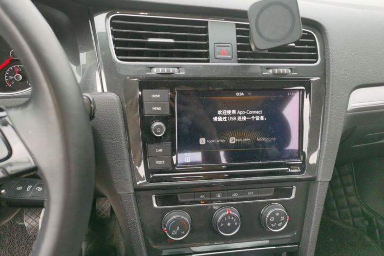 Volkswagen Golf 2019 car image #13