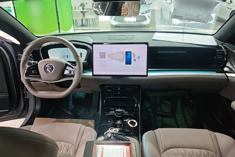 BYD Han 2025 car image #11