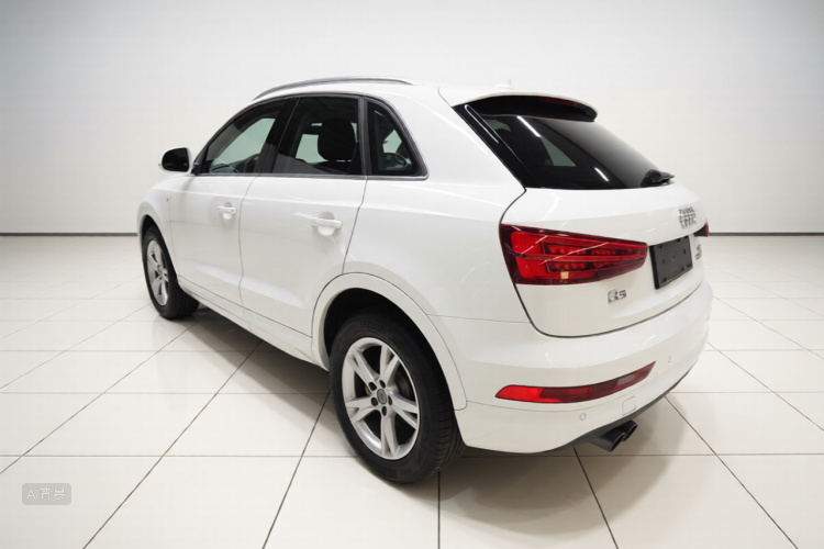 Audi Q3 2018 car image #5