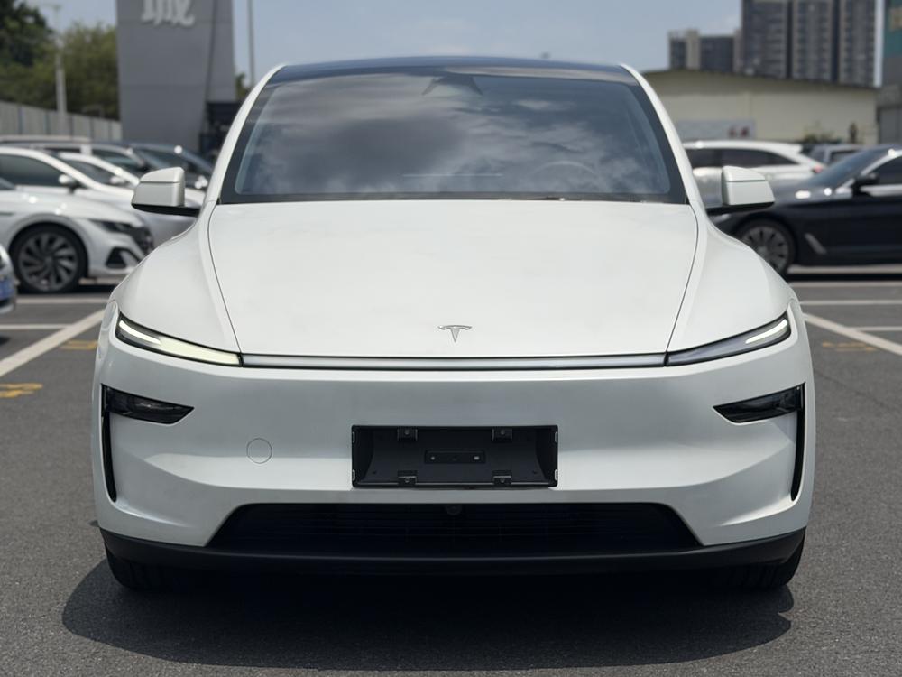 Tesla Model Y 2025 #2 Tesla Model Y 2025 car image #2
