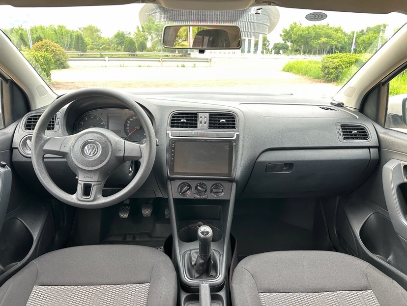 Volkswagen Polo 2013 car image #9