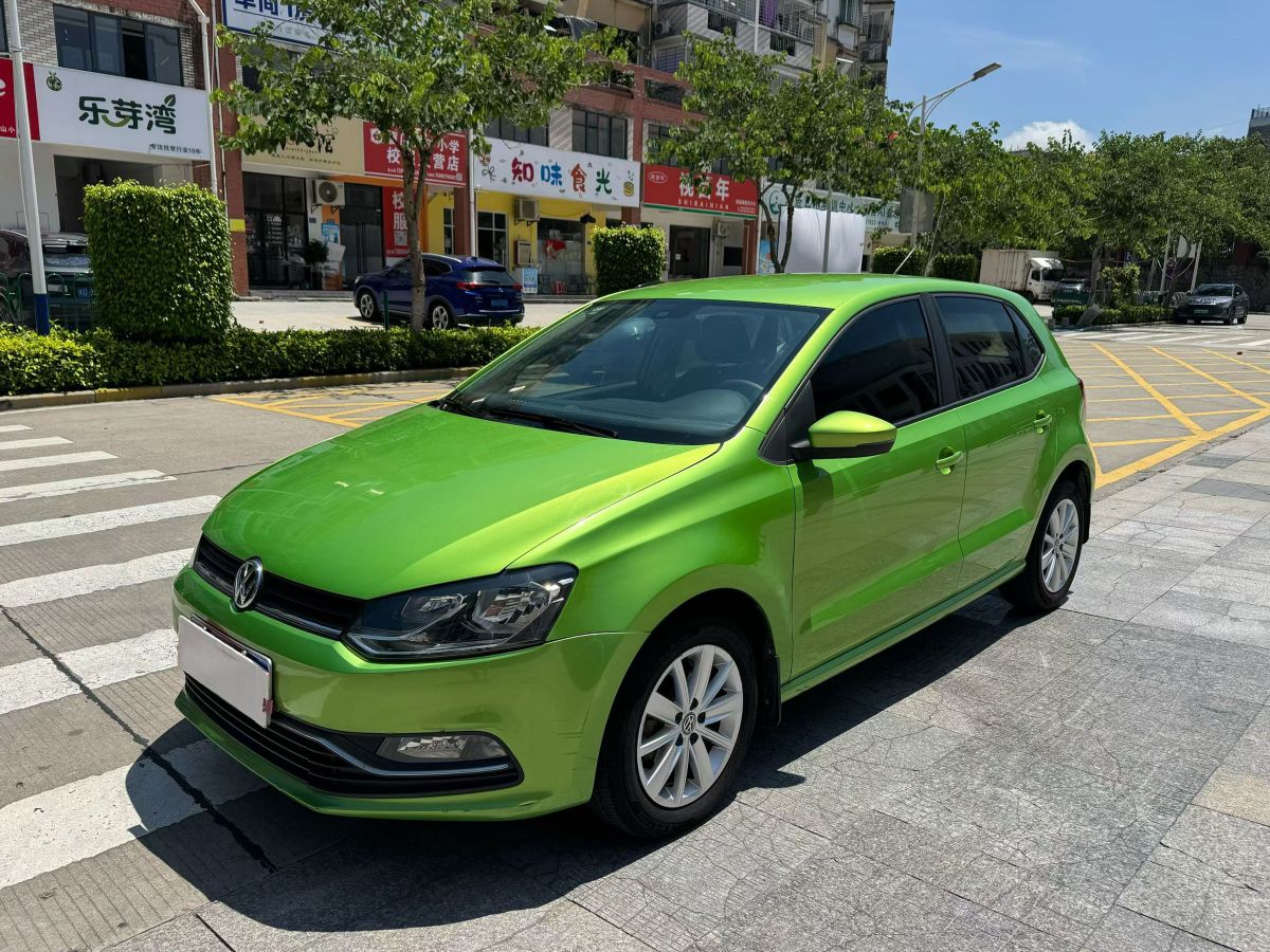Volkswagen Polo 2015 car image 