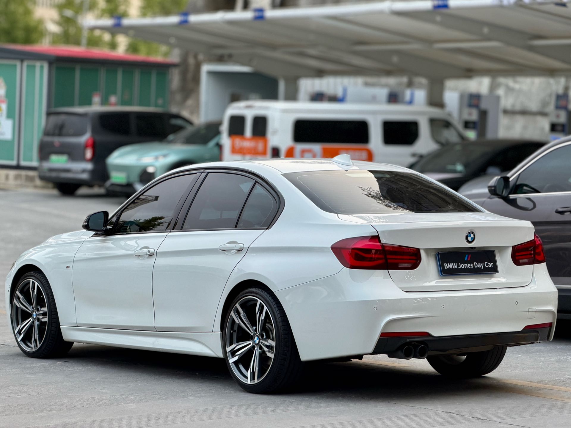 BMW 3 Series 2018 immagine di auto #5
