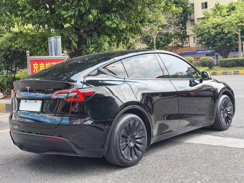 Tesla Model Y 2022 #6 Tesla Model Y 2022 car image #6