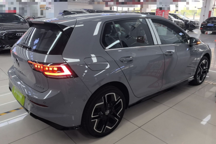 Volkswagen Golf 2026 car image #5