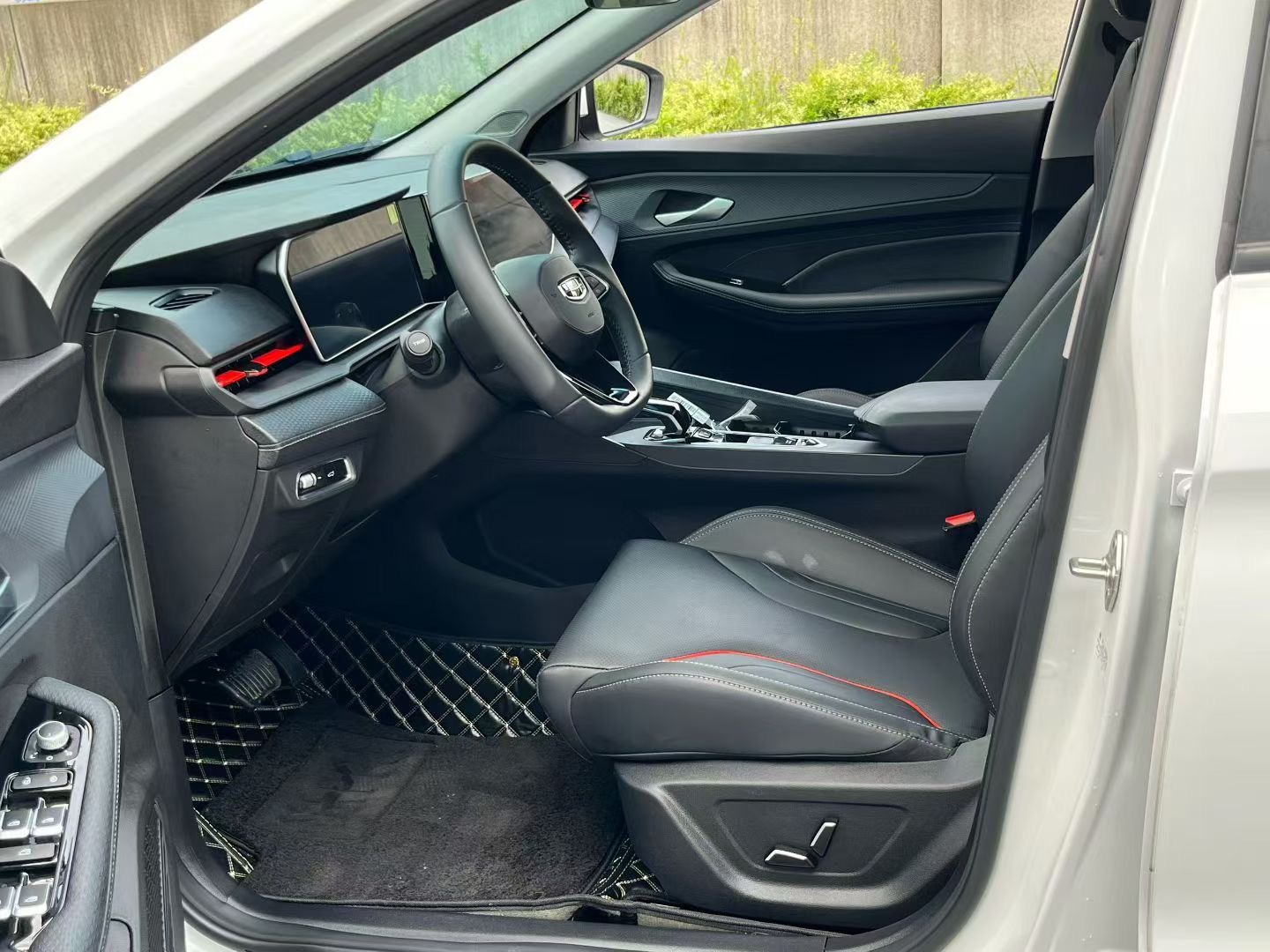 GEELY Binray 2025 car image #4