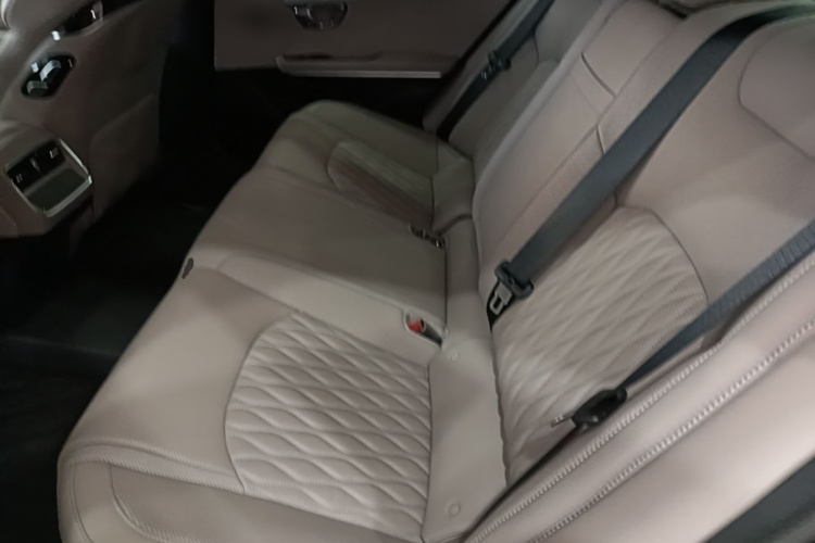 BYD Han 2025 car image #17