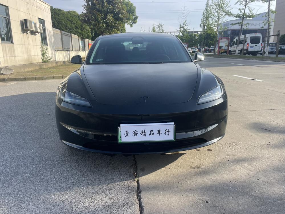 Tesla Model 3 2025 car image #2