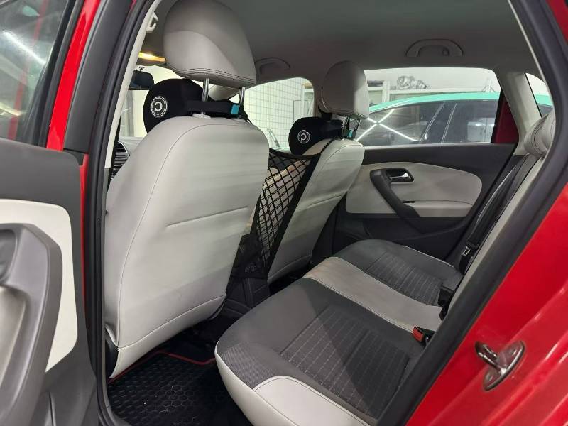 Volkswagen Polo 2015 car image #8