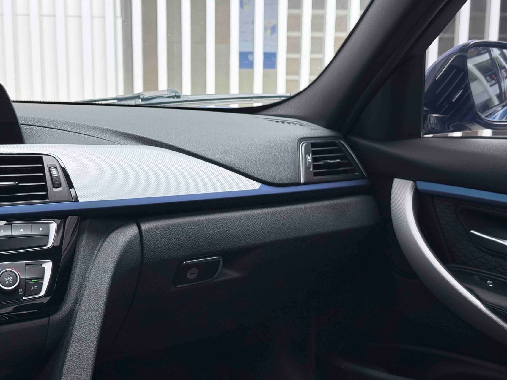 BMW 3 Series 2019 car image #15