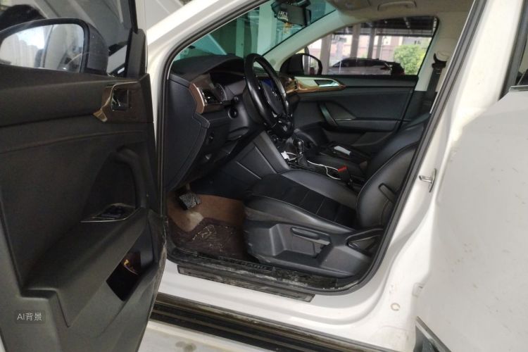 Volkswagen Tharu 2020 car image #18