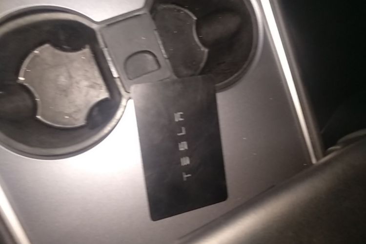 Tesla Model Y 2021 #14 Tesla Model Y 2021 car image #14
