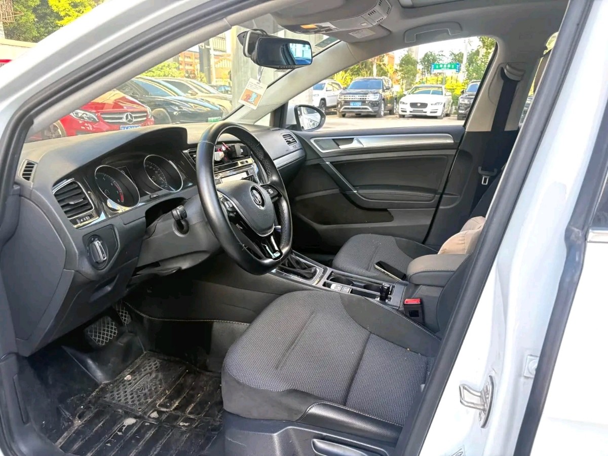 Volkswagen Golf 2018 car image #5