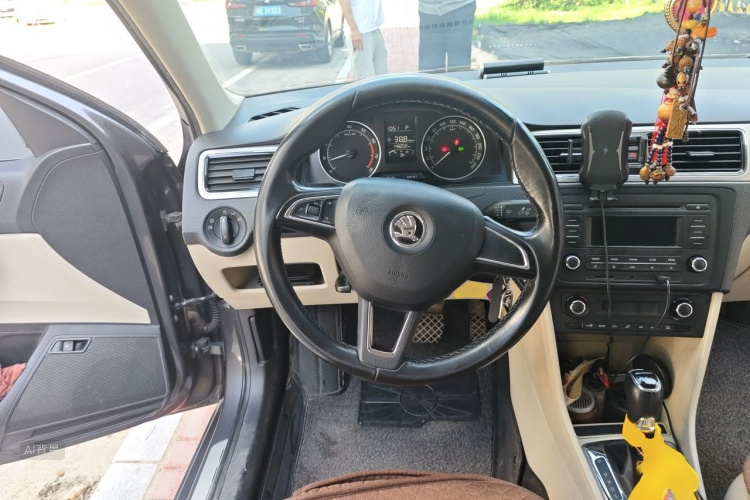 Skoda Rapid 2016 #12 Skoda Rapid 2016 car image #12