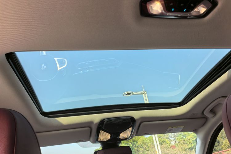 BMW 3 Series 2024 car image #26