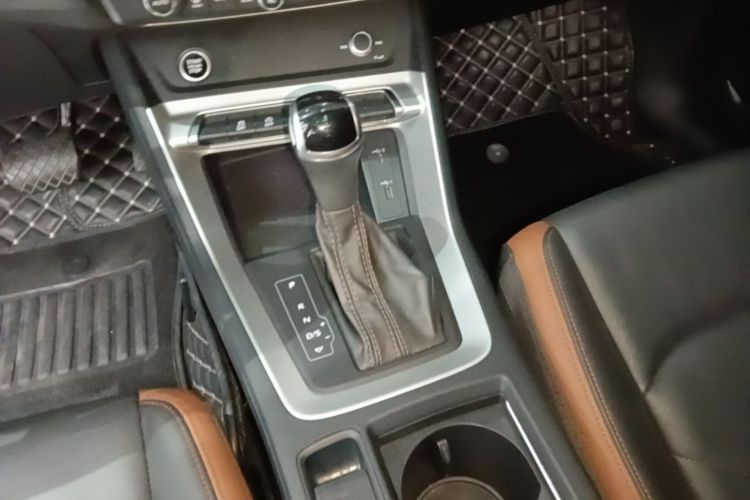 Audi Q3 2021 car image #14