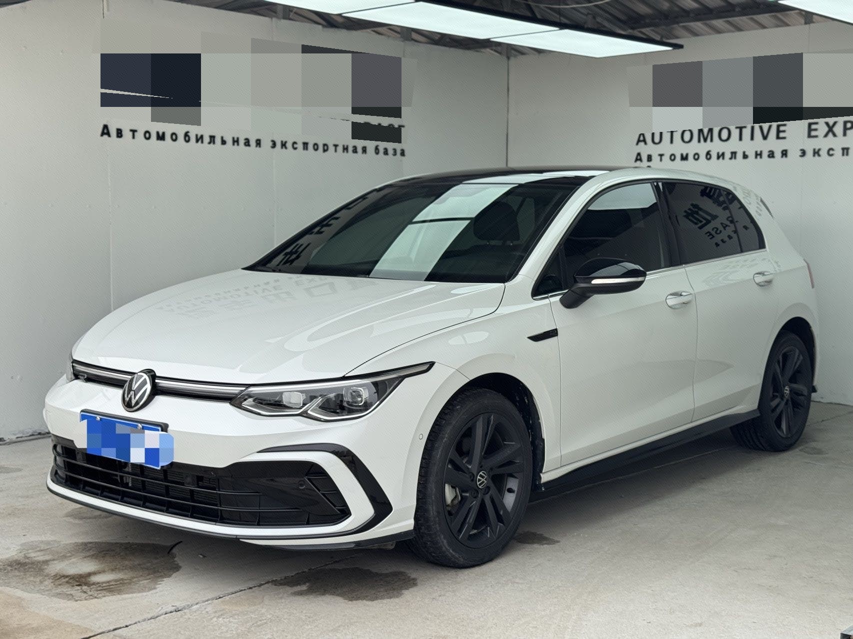 Volkswagen Golf 2023 immagine di auto 