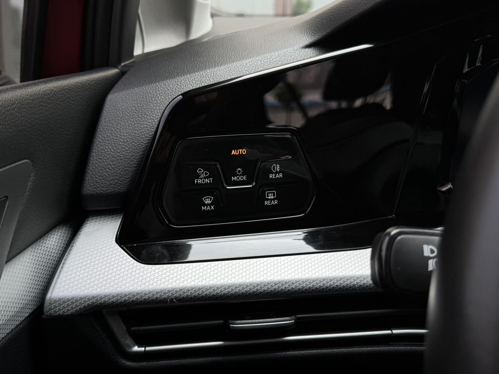 Volkswagen Golf 2021 car image #5