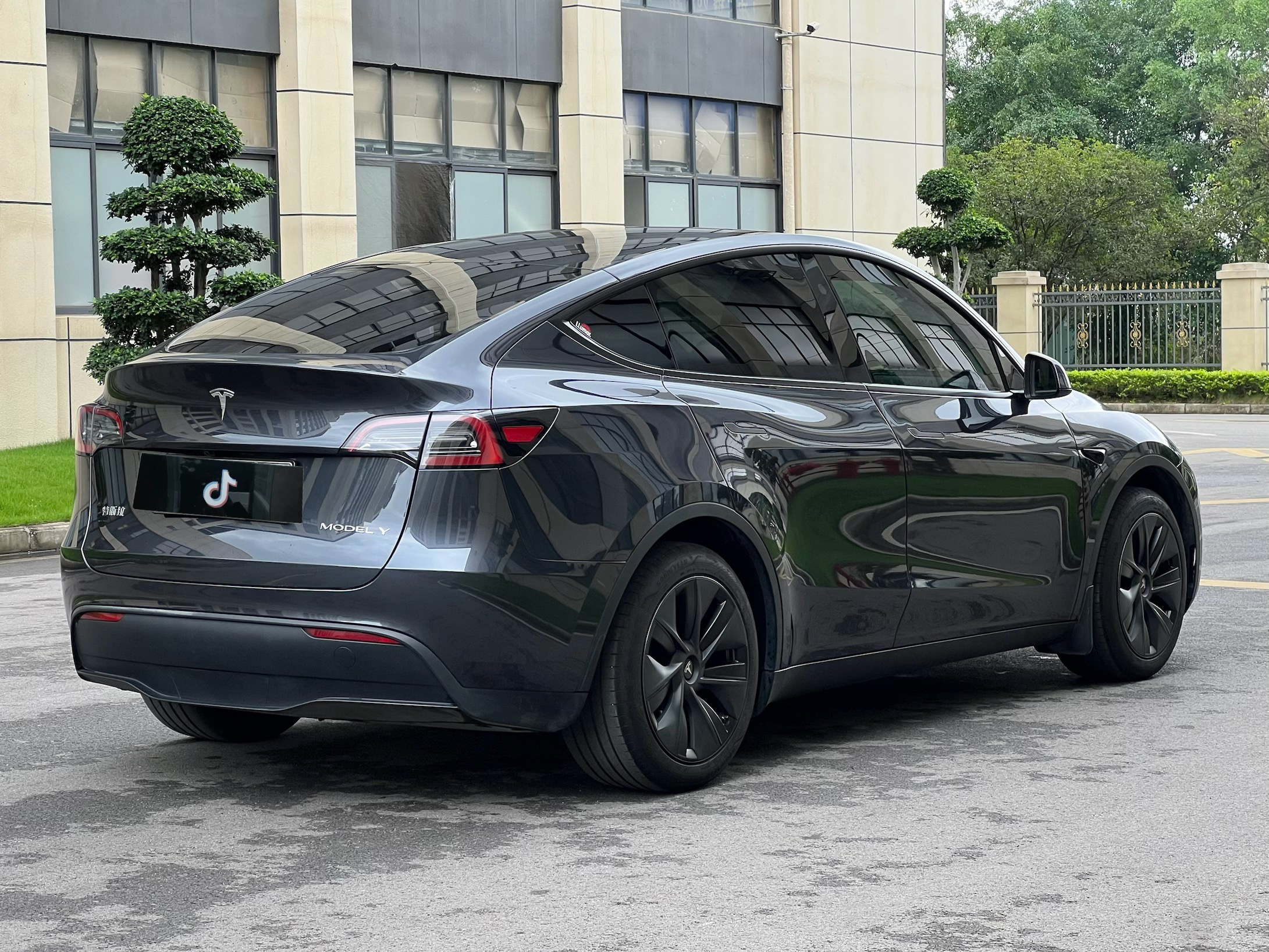 Tesla Model Y 2024 #17 Tesla Model Y 2024 car image #17