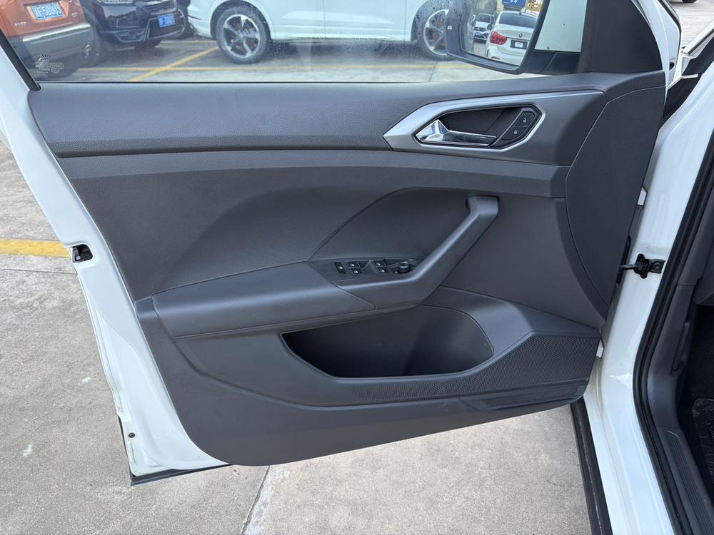 Volkswagen T-Cross 2021 car image #9