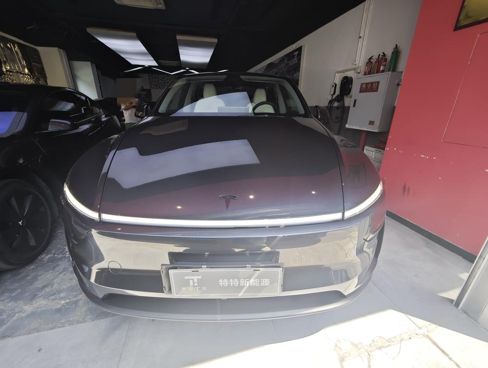 Tesla Model Y 2025 #2 Tesla Model Y 2025 car image #2