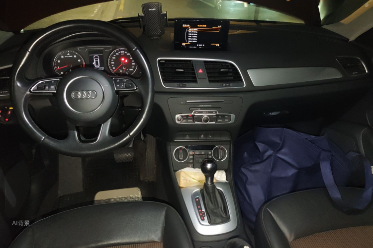 Audi Q3 2017 car image #11