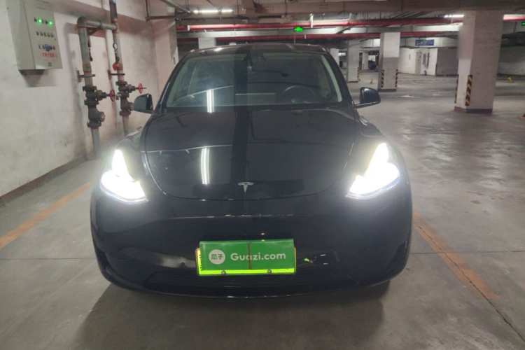Tesla Model Y 2023 car image #3
