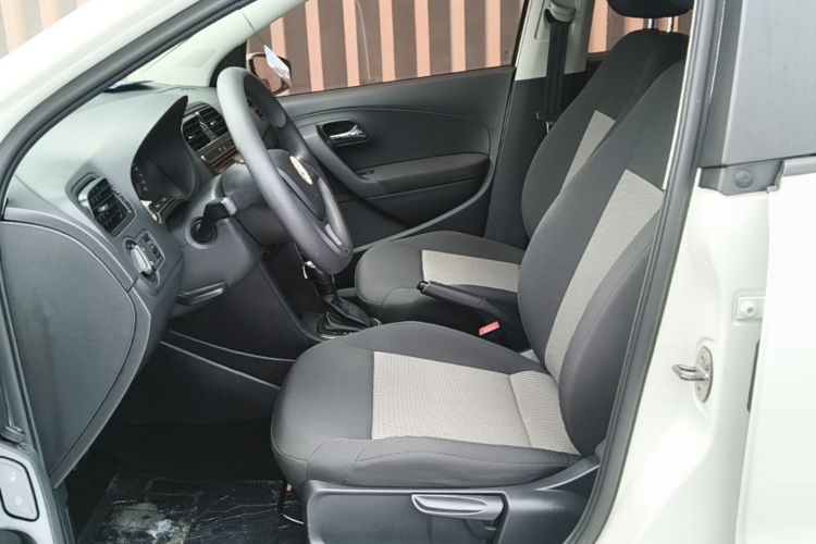 Volkswagen Polo 2018 car image #15