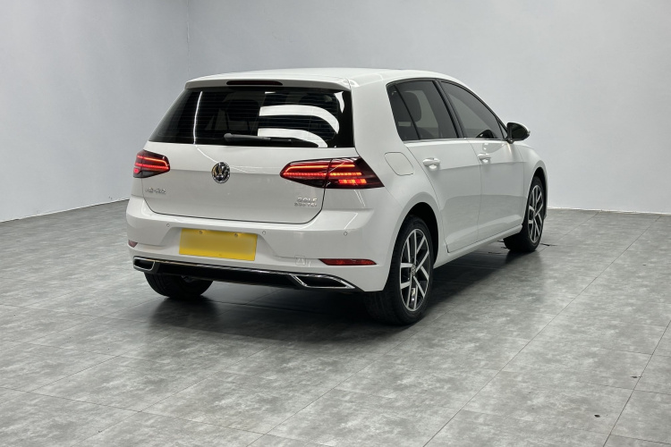 Volkswagen Golf 2018 car image #9