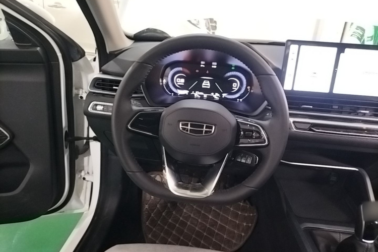 GEELY Emgrand 2026 car image #11