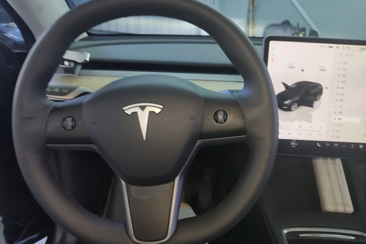 Tesla Model Y 2022 #11 Tesla Model Y 2022 car image #11