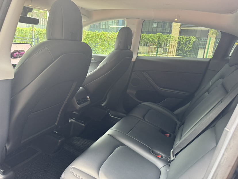 Tesla Model Y 2022 #5 Tesla Model Y 2022 car image #5