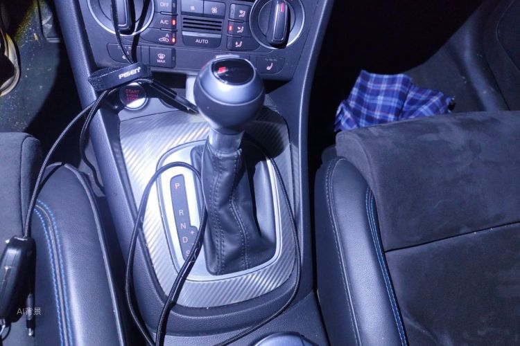 Audi Q3 2019 car image #16