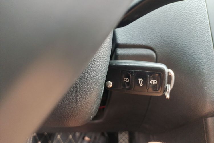Volkswagen Polo 2014 car image #9