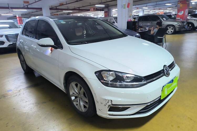 Volkswagen Golf 2018 car image #6