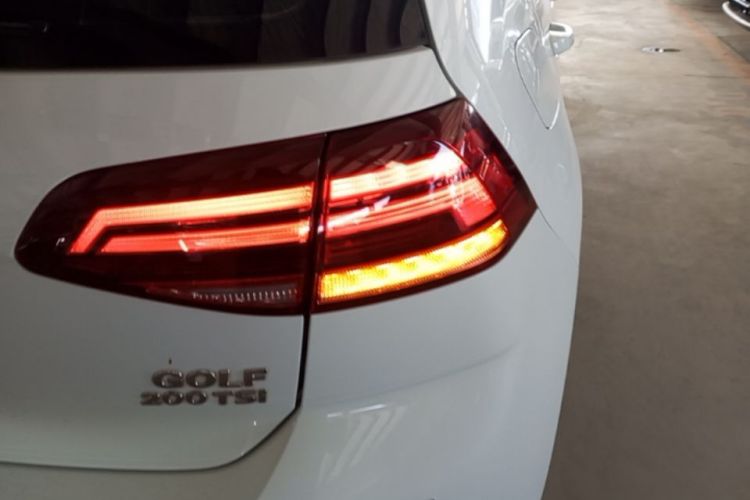 Volkswagen Golf 2020 car image #8