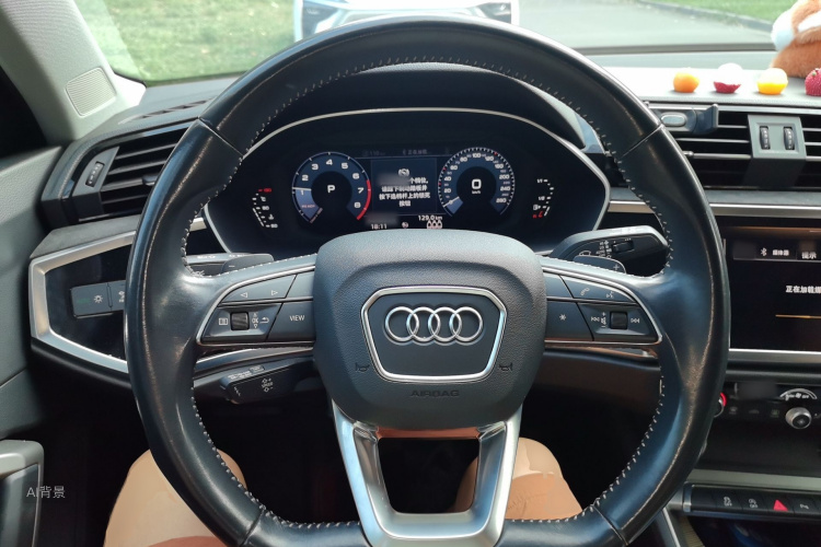 Audi Q3 2021 car image #12