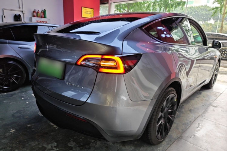 Tesla Model Y 2024 #7 Tesla Model Y 2024 car image #7