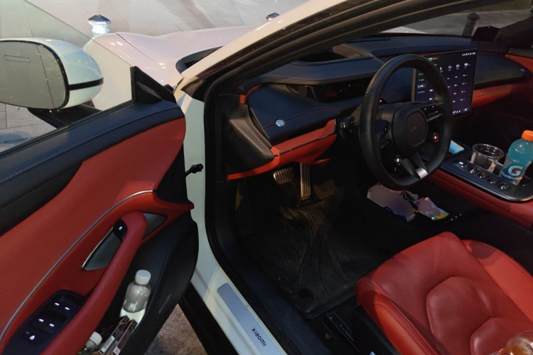 MI SU7 2024 immagine di auto #9