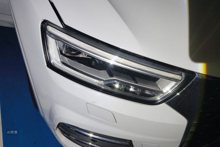 Audi Q3 2018 car image #8