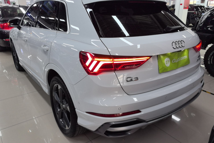 Audi Q3 2023 car image #7