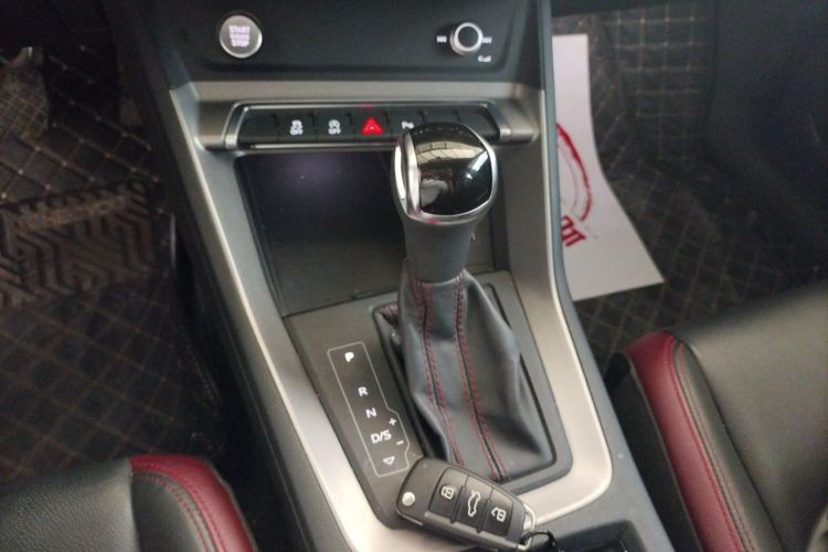 Audi Q3 2020 car image #14