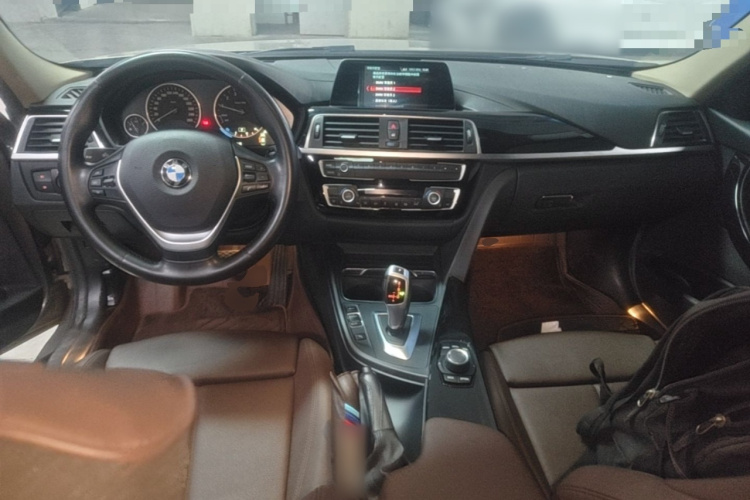 BMW 3 Series 2018 car image #10