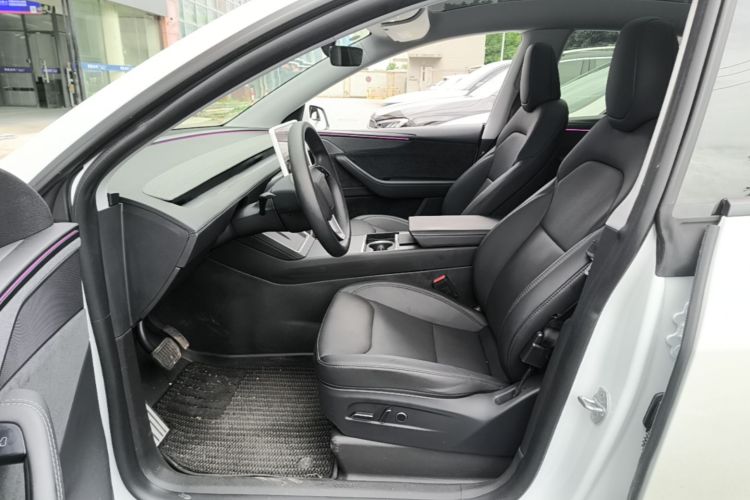 Tesla Model Y 2025 #15 Tesla Model Y 2025 car image #15