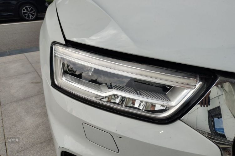 Audi Q3 2019 car image #8