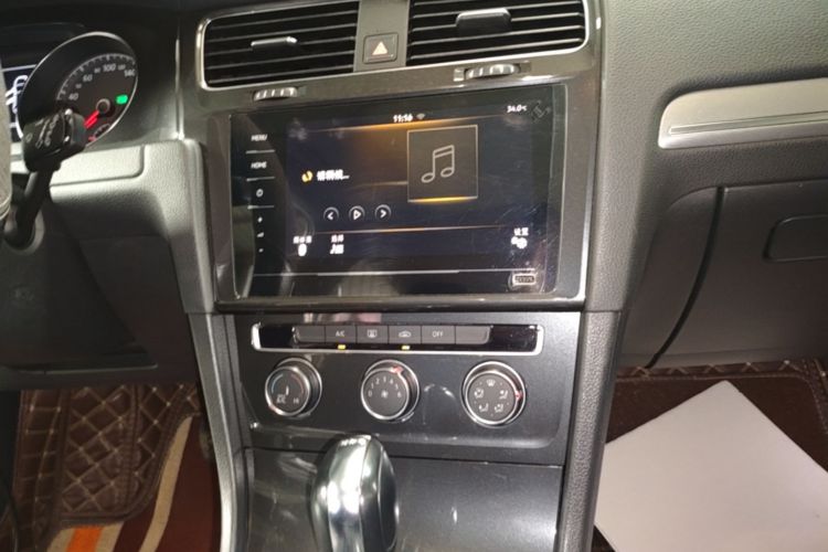 Volkswagen Golf 2020 car image #13